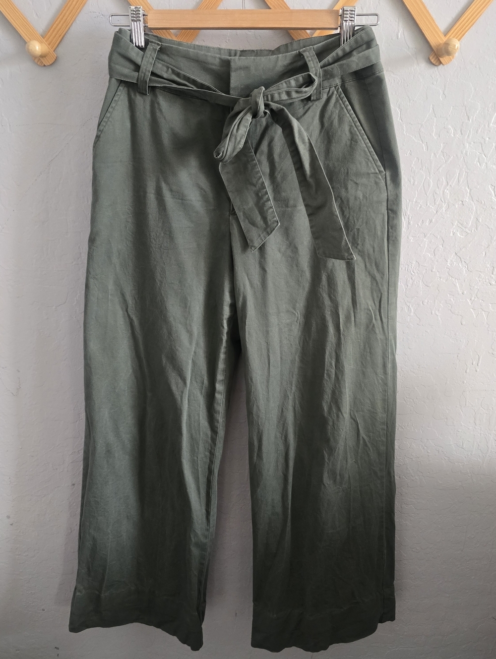 A New Day Green Tie Waist Cropped Pants size 4